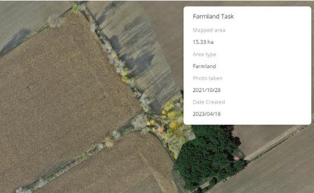 Imagem de campo agrícola feita por drone de mapeamento sendo processada no software Smartweb DJI